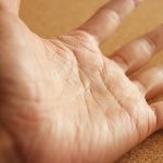 手相|神秘十字線は宝くじ向き？どんな手相！位置や意味をまとめ